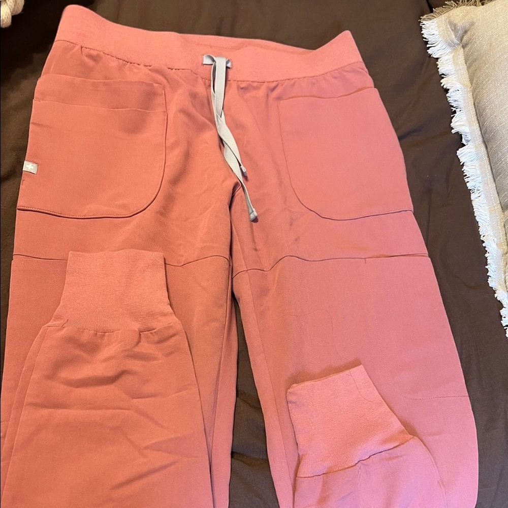 FIGS Mauve Jogger Scrubs Size Med Tall